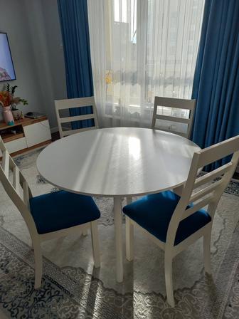 Продам стол кухонный и стулья