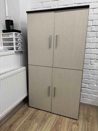 Шкаф сатылады в хорошем состоянии. 
Шкаф стеллаж закрытый