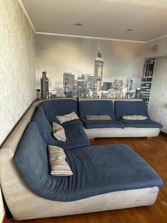 Продам угловой диван,раскладной (подушки в комплекте)