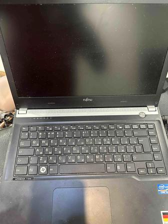 Ноутбук Fujitsu Lifebook UH552