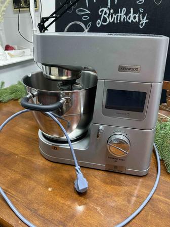 Продается кухонная машина Kenwood
