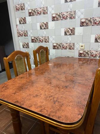 Продам кухонный стол и стулья