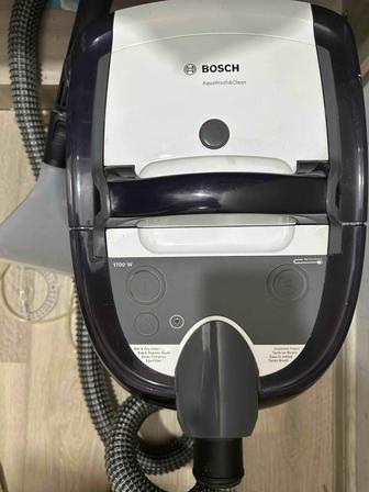 Продаётсямоющий пылесос BOSCH
 Подходит для чистки диванов, мебели, ковров