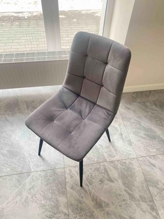 Стол и стулья