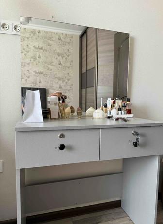 Туалетный столик