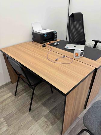 Продам стол, шкаф для офиса