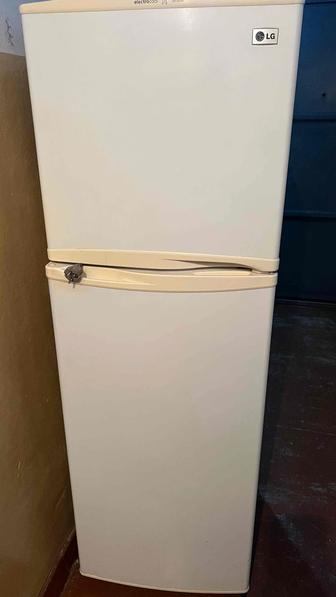 Продам холодильник