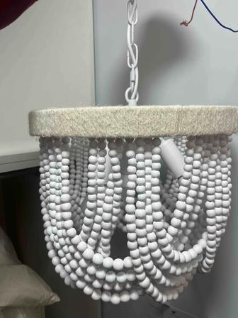 Люстра из деревянного бисера