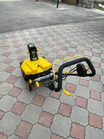 Продам снегоуборочную машину Huter SGC 2000E