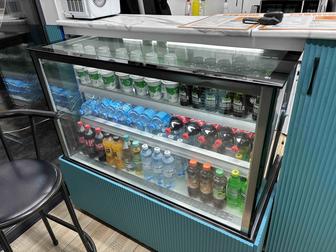 Кондитерская витрина холодильная