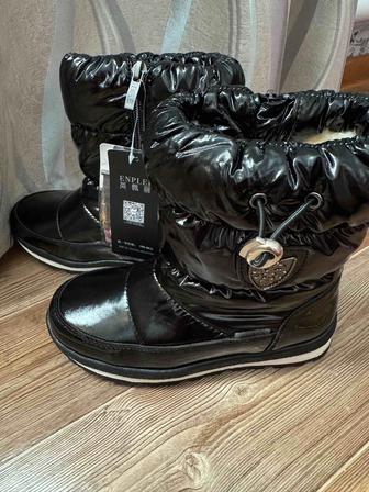 Новые зимние детские сапоги