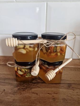 Мед с орехами