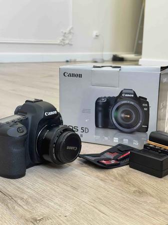 Canon 5D Mark II с портретным объективом Canon 50mm f/1.8