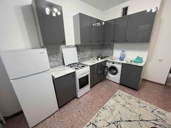 Продается кухонный гарнитур в современном стиле.