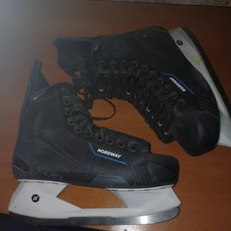 Продам коньки 45 размер