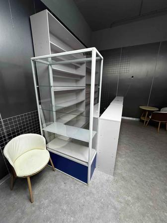 Продам стеллаж стеклянный