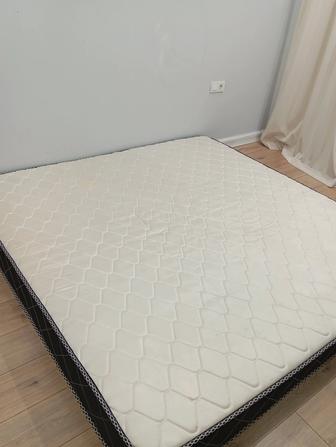 Отдам даром матрас в идеальном состоянии, размер 2 на 2