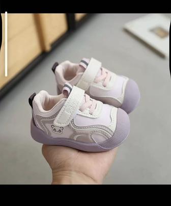 Кроссовки для девочки