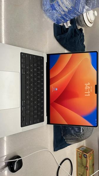 MacBook Pro M4 Pro, ОЗУ 24гб, память 512гб