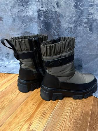 Продам женские дутики 37 размера б/у