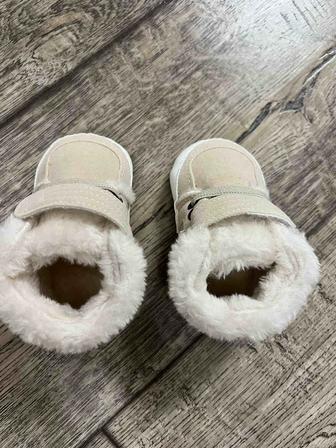 Продам комплект детских вещей