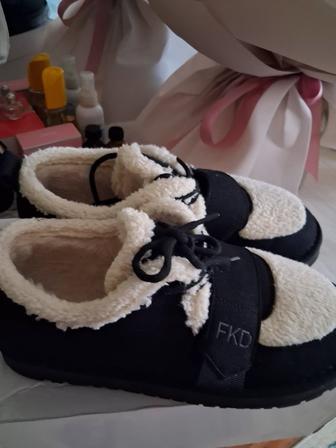 Женские ботинки новая 40раз.