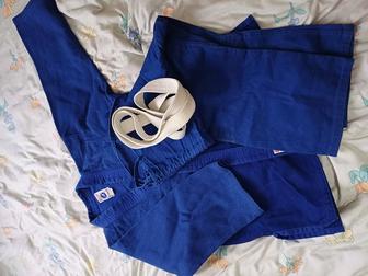 Продам кимоно спортивное. Размер 36-38