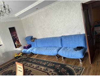 Продаются 4-х местный диван с двумя креслами в идеальном состоянии