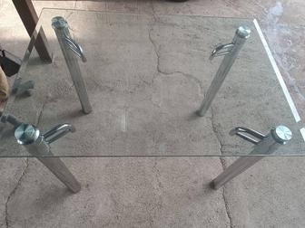 Продам стеклянный стол