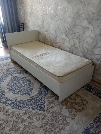 Продам кровать с матрасом односпальный