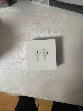Новые наушники Airpods 4