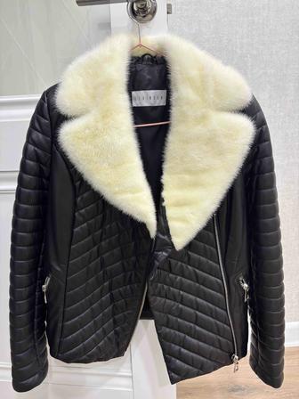 Кожаная куртка с натуральной норкой, р. 42.