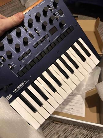 Korg Monologue синтезатор с коробкой!
