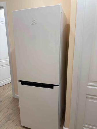 Холодильник Indesit