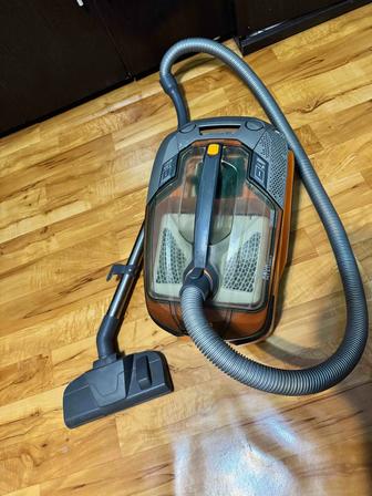 Продам пылесос Thomas aqua pet and family