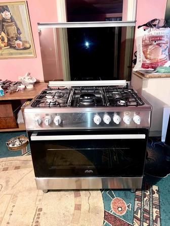 Продам газ плиту 5ти камфорная