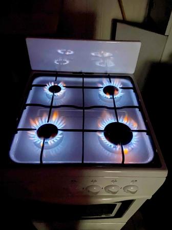 Продам газ плиту 4х камфорная