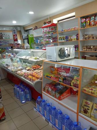 Продаю стеллажи витринные.