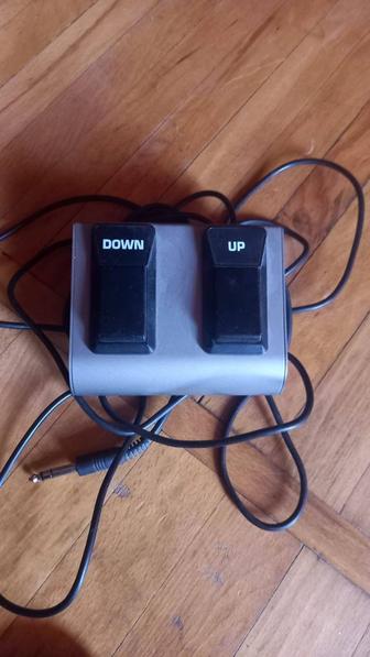 Педаль Behringer FS112BV FOOT SWICH