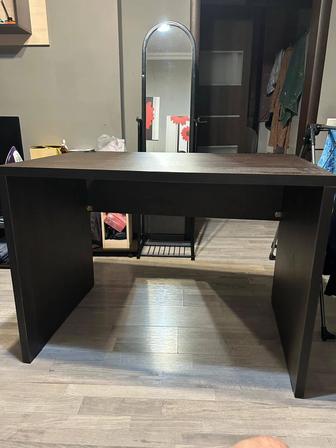 Продам Б/У Стол с креслом