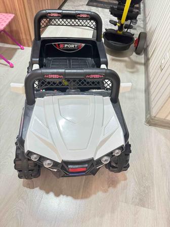 Продам детскую машину