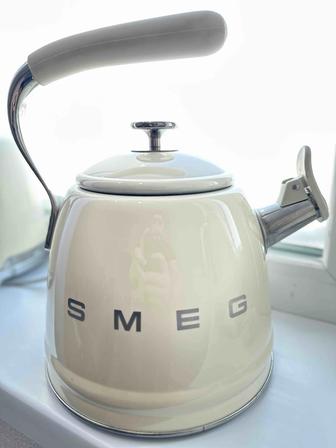 Чайник со свистком Smeg