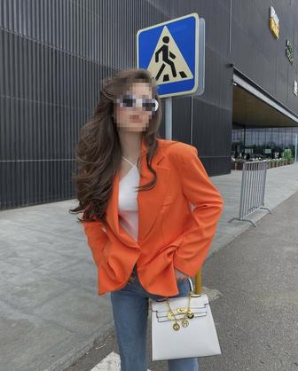 продаю костюм и белую топ