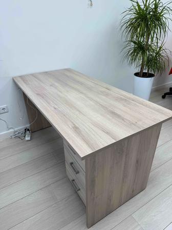 Продам стол офисный