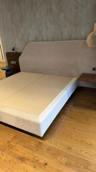 Двуспальная кровать