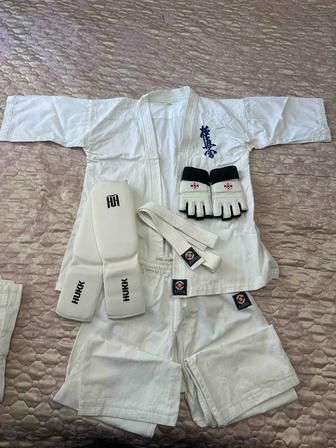 Кимоно с защитами для карате киокушинкай