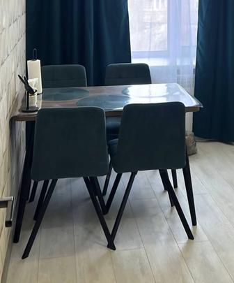 Продам раздвижной стол и 4 стульев