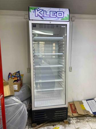 Продается витринный холодильник б/у