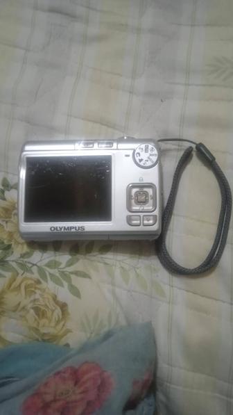 Фотоаппарат OLYMPUS FE-210 7.1 MEGAPIXEL ( не работает),на запчасти