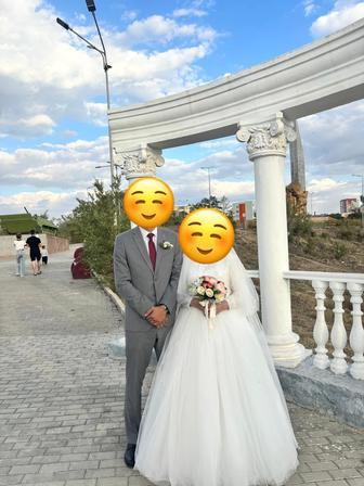 Продам свадебное платье и костюм тройка